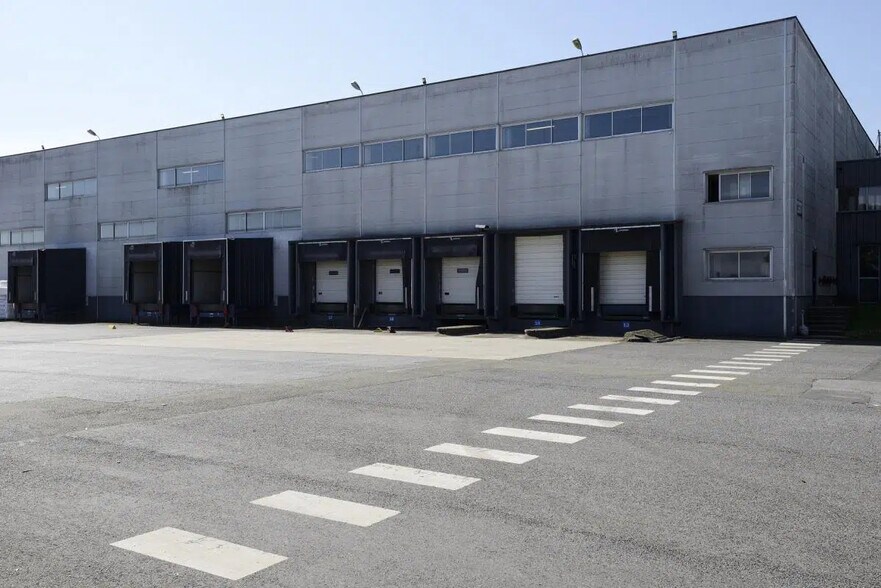 Industrial in Marly-la-Ville for lease - Building Photo - Image 1 of 44