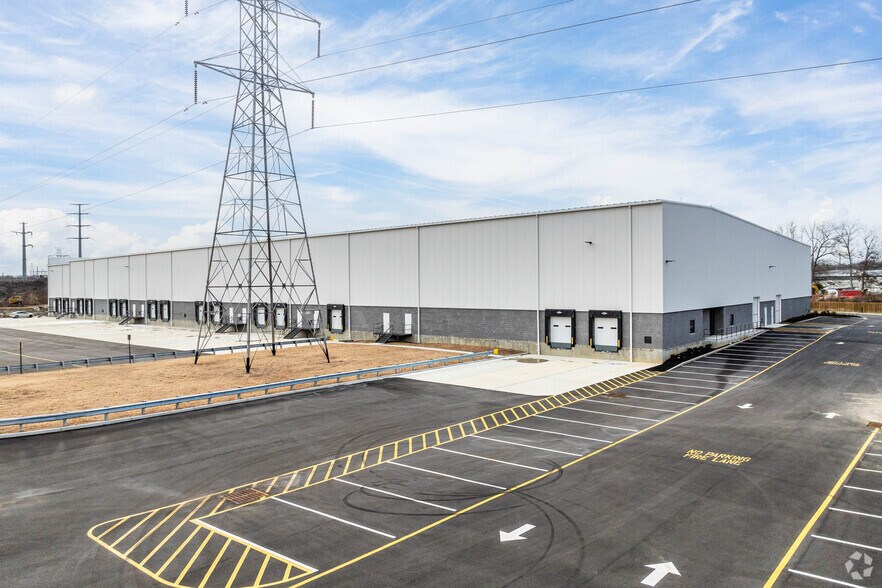 41 Randolph Rd, Howell, NJ à louer - Photo du bâtiment - Image 3 de 12