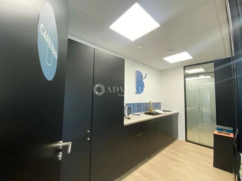 6 Rue Blaise Pascal, Élancourt for lease Interior Photo- Image 1 of 2