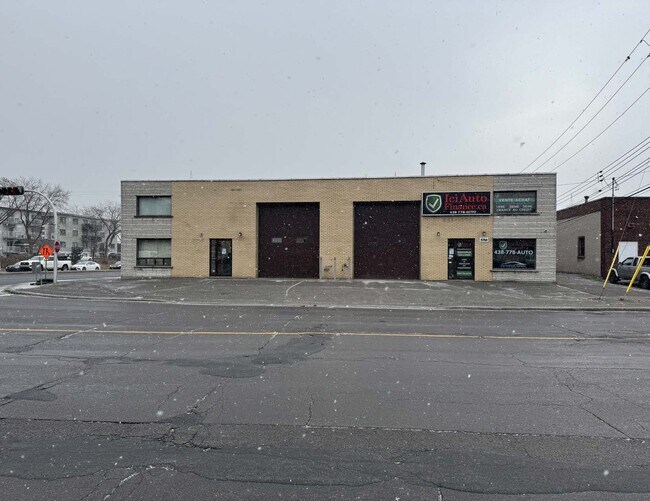 Plus de détails pour 5746 Boul Industriel, Montréal, QC - Commerce de détail à vendre