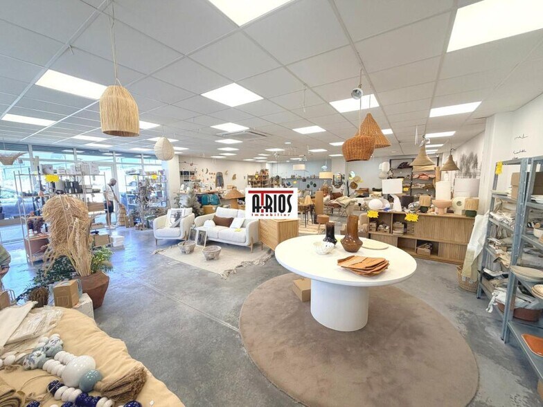 Retail in La Garde for lease - Interior Photo - Image 1 of 5