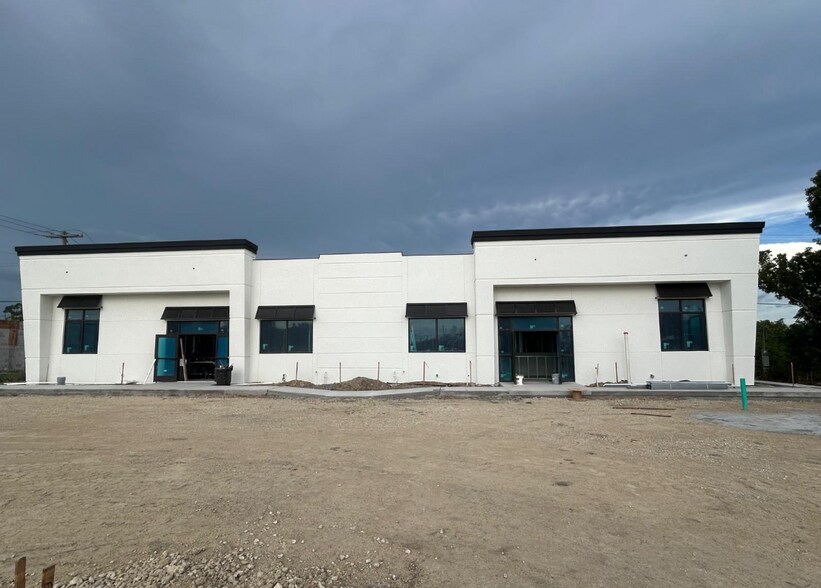 14210 Metropolis Ave, Fort Myers, FL à louer - Photo principale - Image 1 de 2