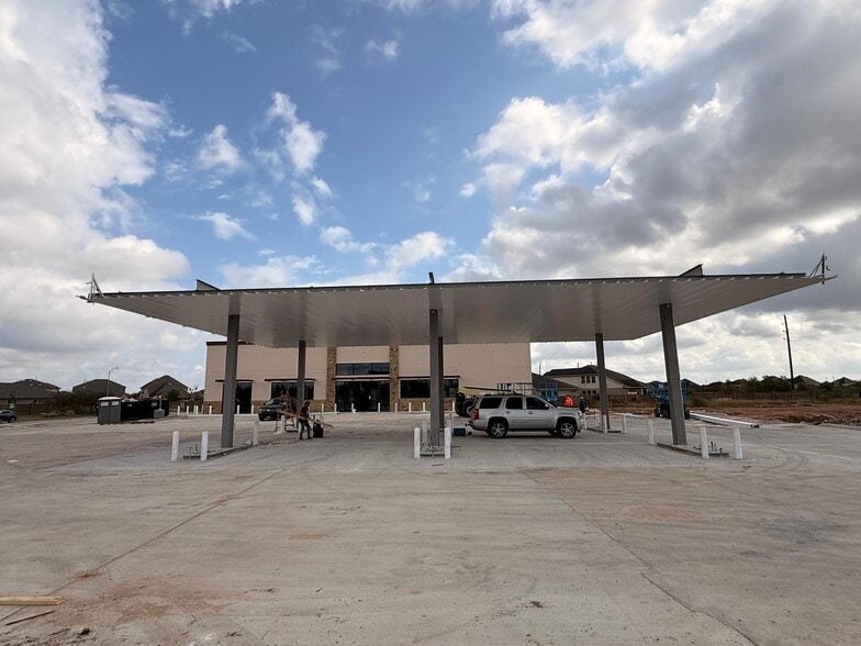 8426 Grand Mission Blvd, Richmond, TX for sale - Building Photo - Image 3 of 5