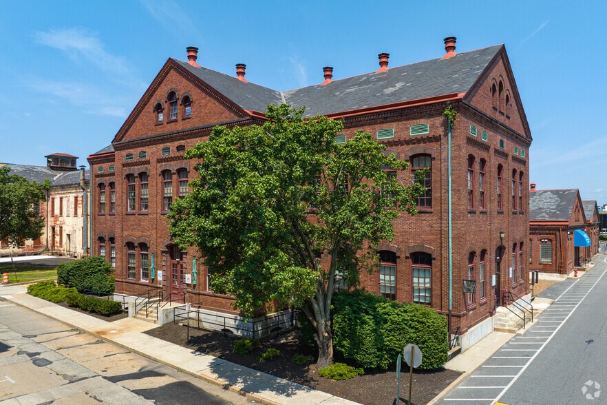 2275 Bridge St- Building 42, Philadelphia, PA à vendre - Photo du bâtiment - Image 1 de 6
