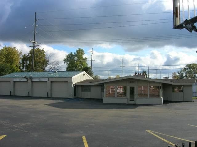 2020 Dixie Hwy, Waterford, MI for sale - Building Photo - Image 2 of 5