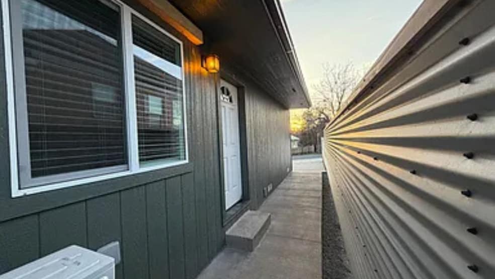 1433 Lakeview Ave, Klamath Falls, OR for sale - Building Photo - Image 3 of 7