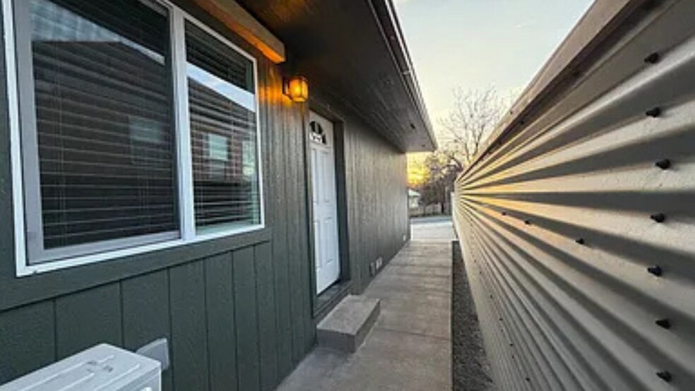 1433 Lakeview Ave, Klamath Falls, OR à vendre - Photo du bâtiment - Image 3 de 7