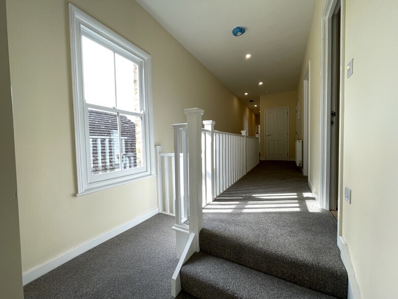42 High St, Ashford à vendre - Photo du bâtiment - Image 2 de 11