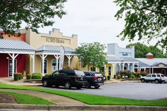 555-565 S Atlanta St, Roswell, GA for lease Building Photo- Image 1 of 8