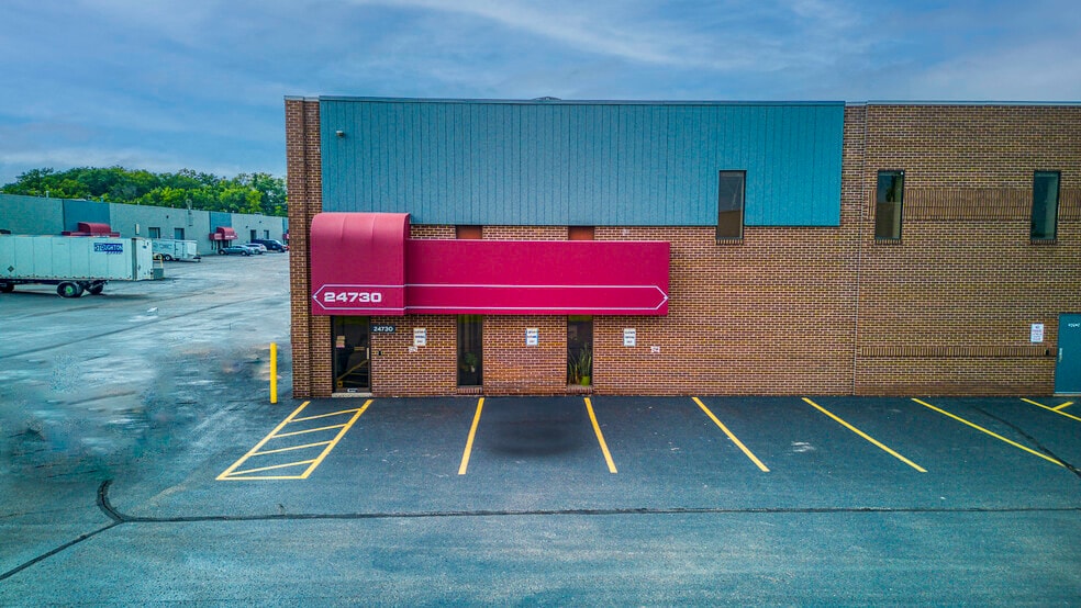 24730-24804 Crestview Ct, Farmington Hills, MI for lease - Building Photo - Image 1 of 6