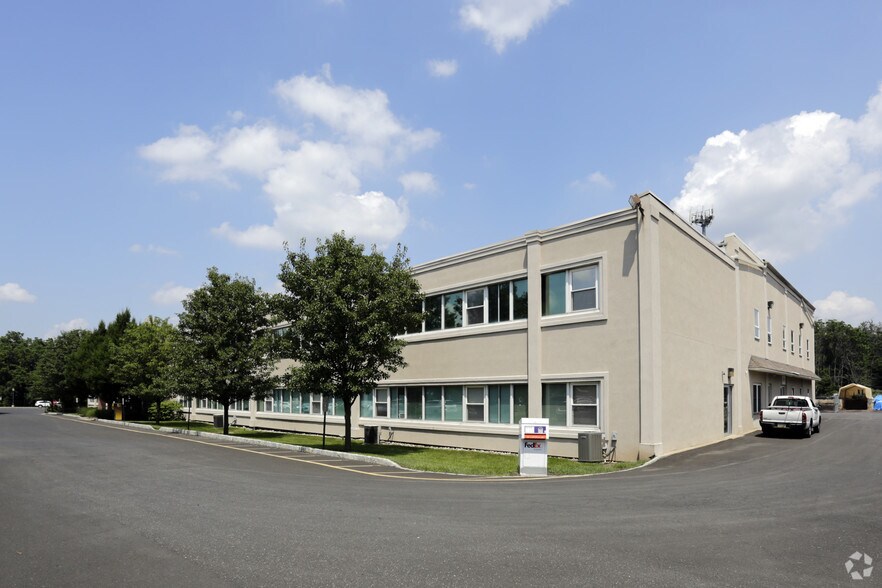 1250 Easton Rd, Horsham Township, PA à louer - Photo du bâtiment - Image 2 de 4