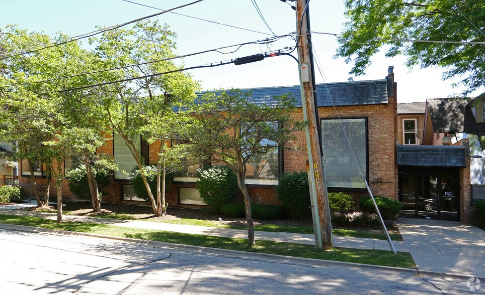 111 North Ave, Barrington, IL à louer - Photo du bâtiment - Image 3 de 14
