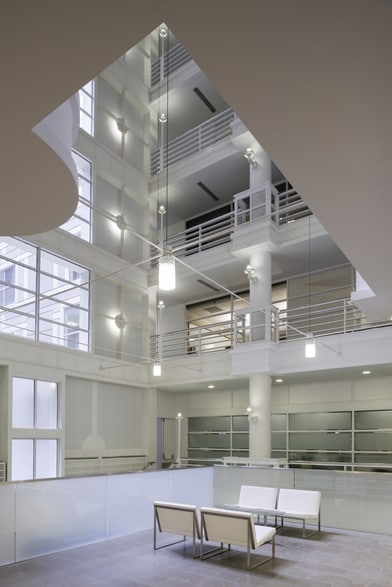 1150 18th St NW, Washington, DC for lease - Lobby - Image 2 of 12