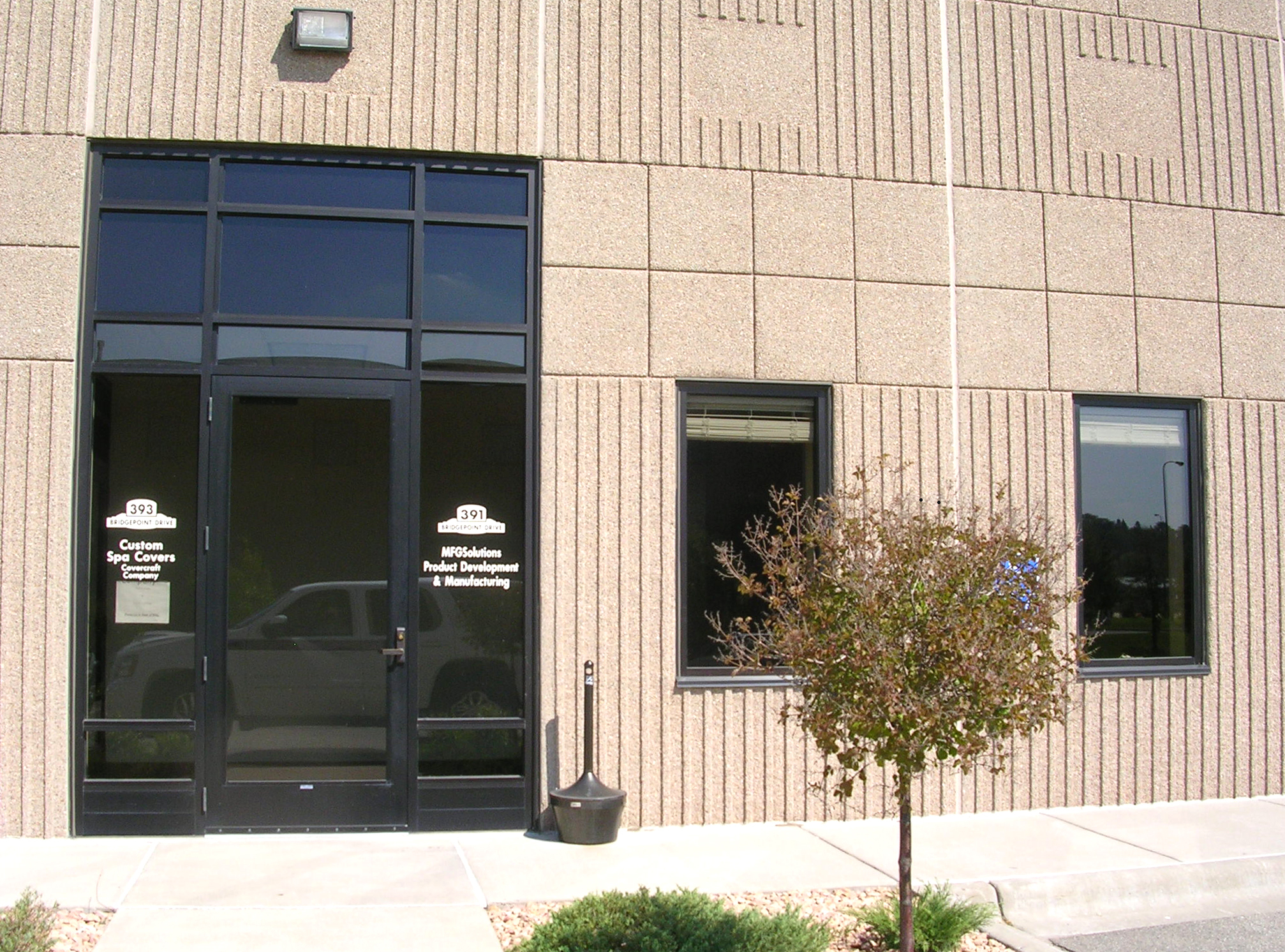 375-397 Bridgepoint Dr, South Saint Paul, MN for lease Building Photo- Image 1 of 4