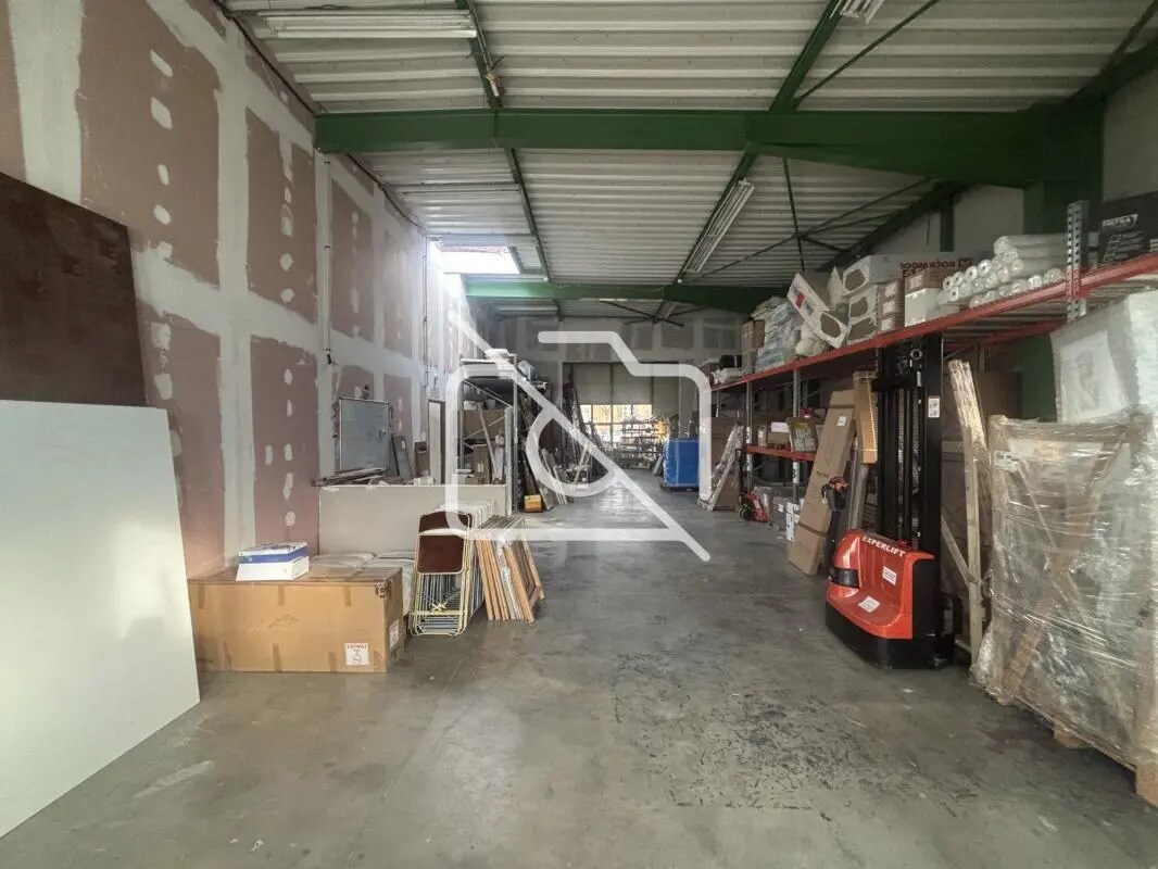 Industrial in Saint-Thibault-des-Vignes for sale Interior Photo- Image 1 of 5