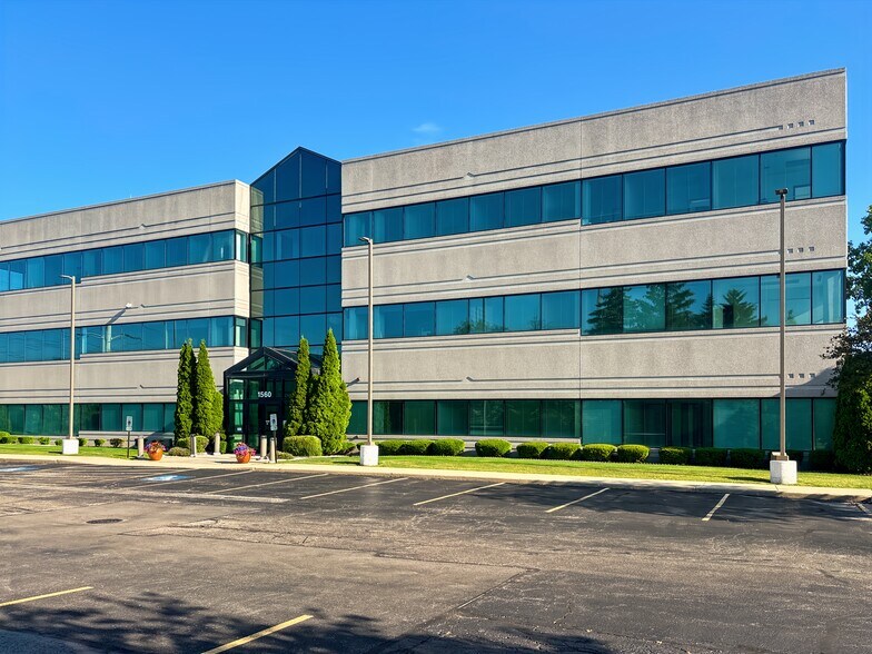 1560 Wall St, Naperville, IL à louer - Photo du bâtiment - Image 2 de 26