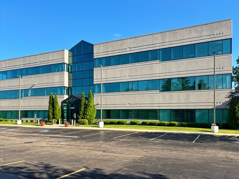 1560 Wall St, Naperville, IL à louer - Photo du bâtiment - Image 2 de 26