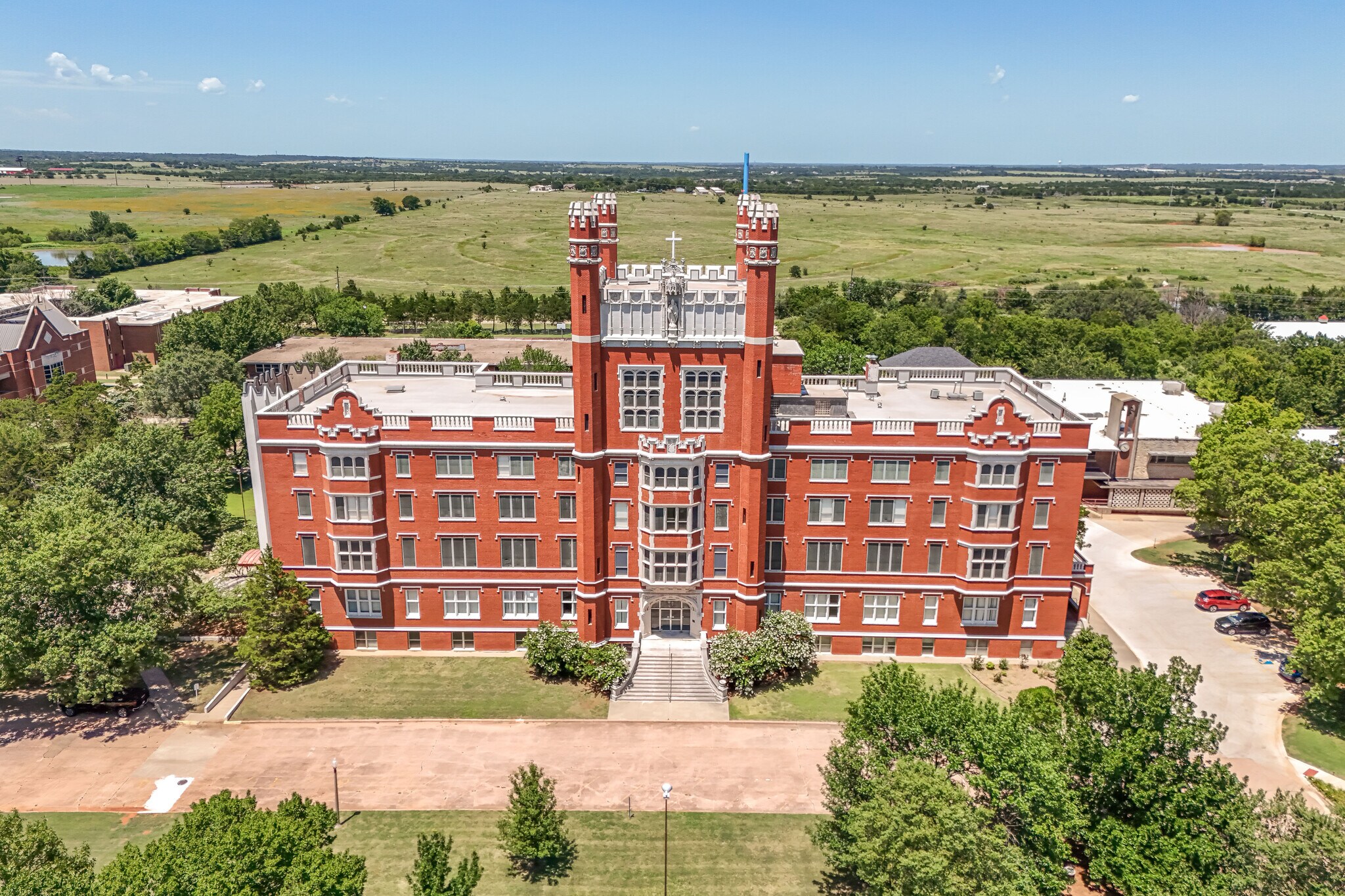 1900 W MacArthur St, Shawnee, OK à louer Photo du bâtiment- Image 1 de 6