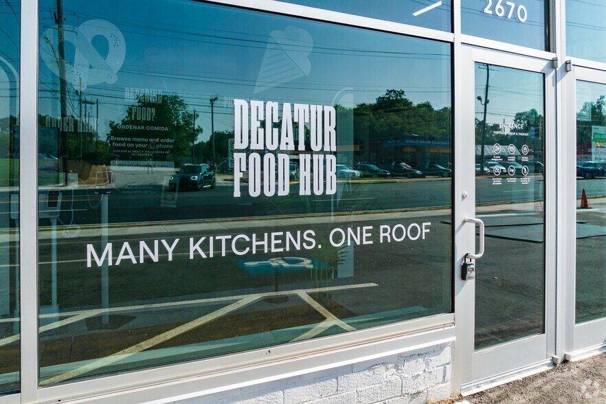 2670 E College Ave, Decatur, GA à louer - Photo du bâtiment - Image 3 de 14