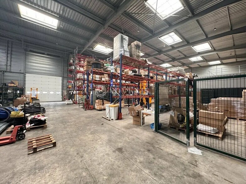 Flex in Bussy-Saint-Martin for sale - Building Photo - Image 1 of 8