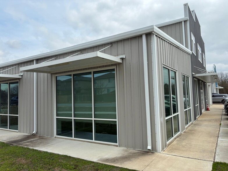 11215 Conroy Ln, Manchaca, TX à louer - Photo du bâtiment - Image 3 de 17