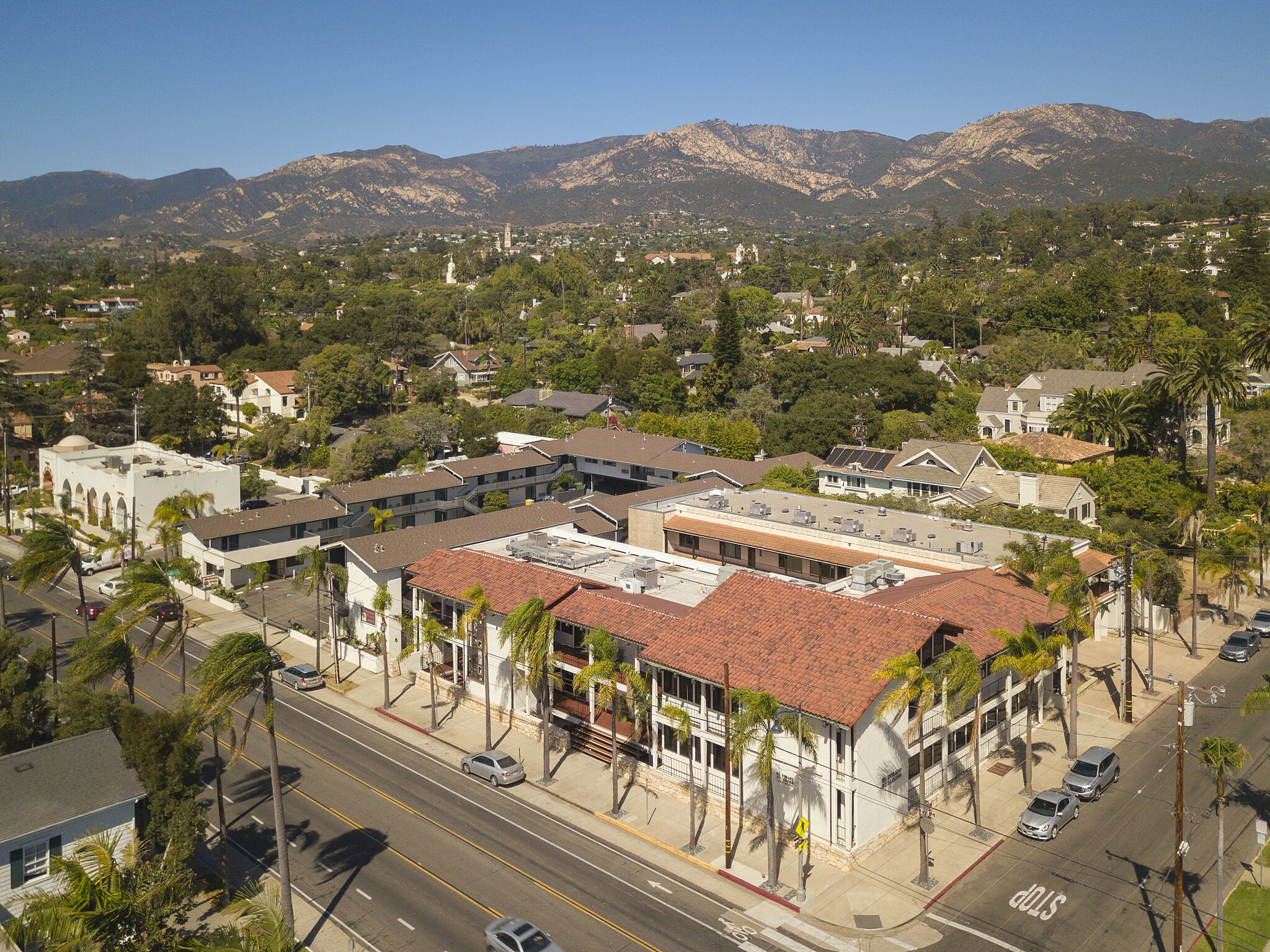 1900 State St, Santa Barbara, CA à louer Aérien- Image 1 de 10