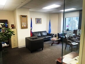 228 E 45th St, New York, NY à louer Photo intérieure- Image 2 de 9