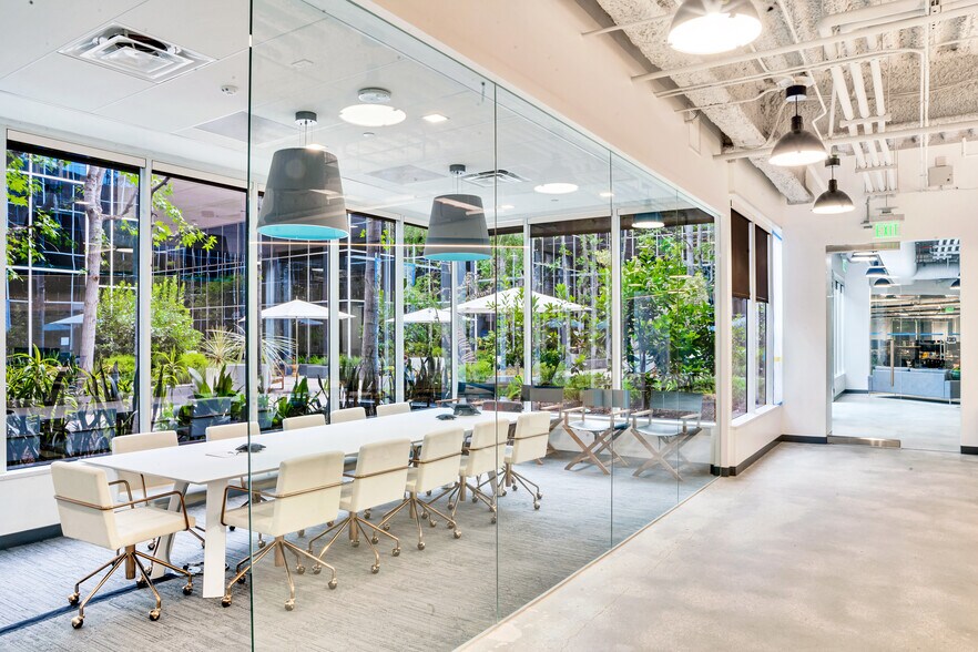 345 N Maple Dr, Beverly Hills, CA à louer - Photo intérieure - Image 3 de 9