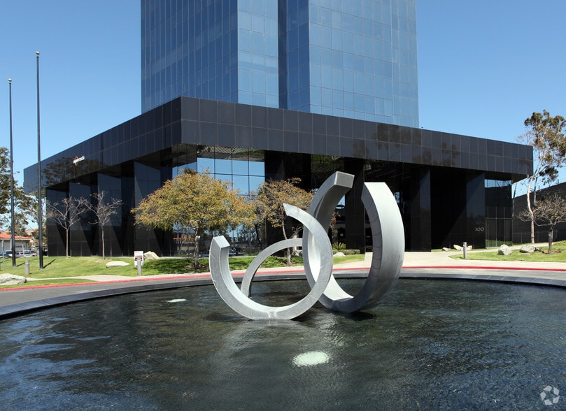 300 East Esplanade Dr, Oxnard, CA for lease - Building Photo - Image 3 of 18