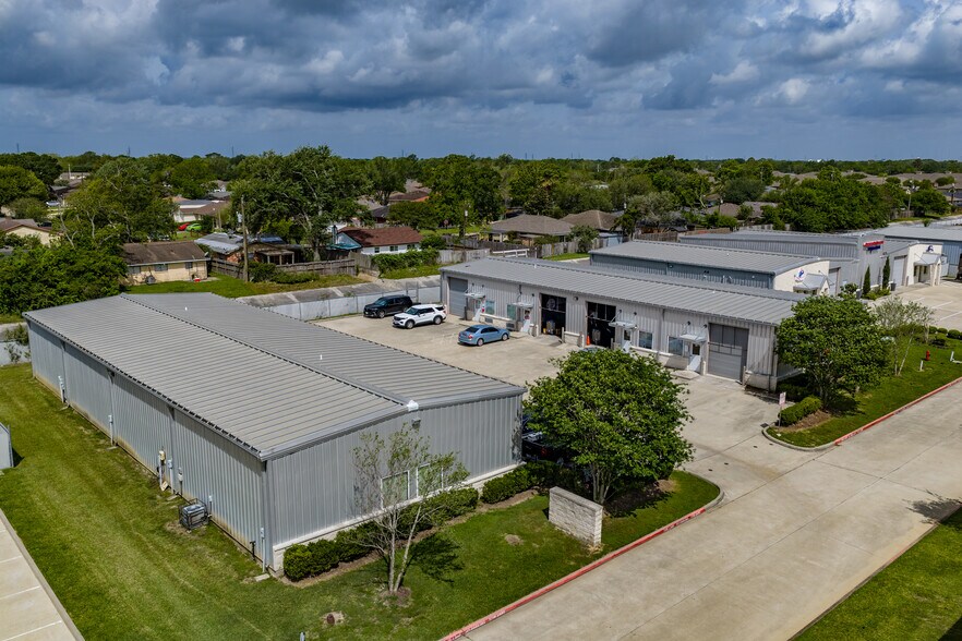 1251 Butler Rd, League City, TX for sale - Primary Photo - Image 1 of 6