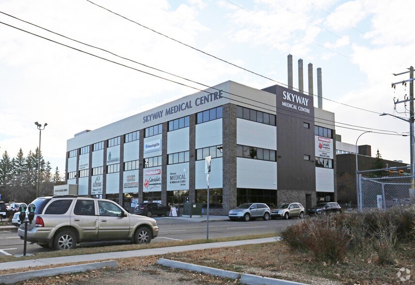 4309 52 Ave, Red Deer, AB à louer - Photo principale - Image 1 de 8