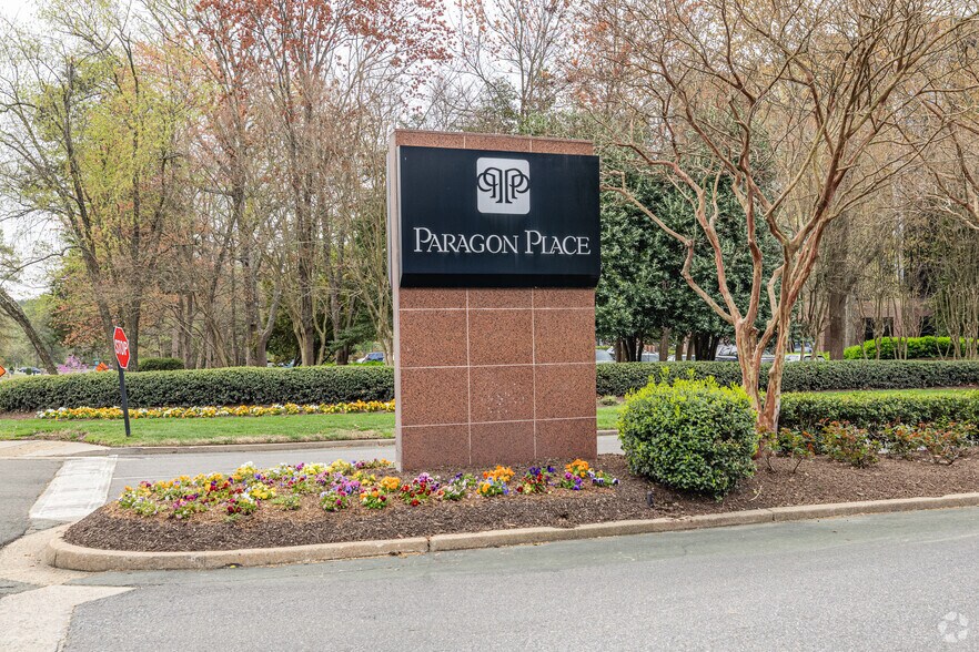 6802 Paragon Pl, Richmond, VA à louer - Photo du bâtiment - Image 2 de 20