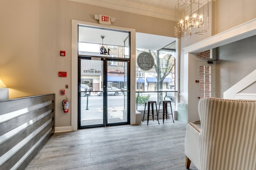 140-142 N Queen St, Martinsburg, WV à vendre - Photo du bâtiment - Image 3 de 7