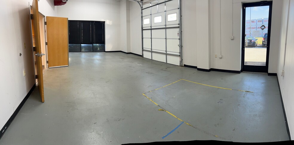 105 E St, Hampton, VA for lease - Interior Photo - Image 3 of 4