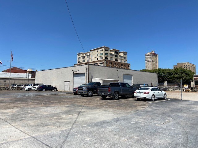 300 S 4th St, Waco, TX à louer - Photo du bâtiment - Image 3 de 3