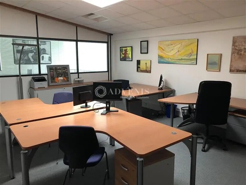 Office in Bois-d'Arcy for lease - Interior Photo - Image 2 of 5