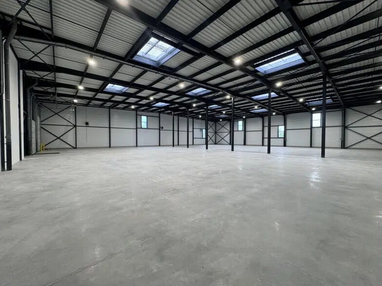 Flex in Colombier-Saugnieu for lease - Interior Photo - Image 2 of 11
