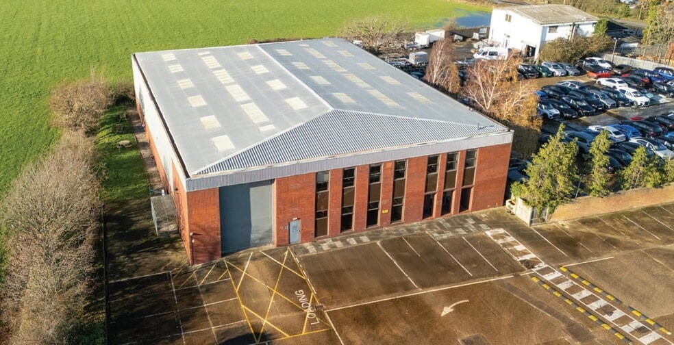 Old Brighton Rd, Lowfield Heath for lease - Building Photo - Image 1 of 7