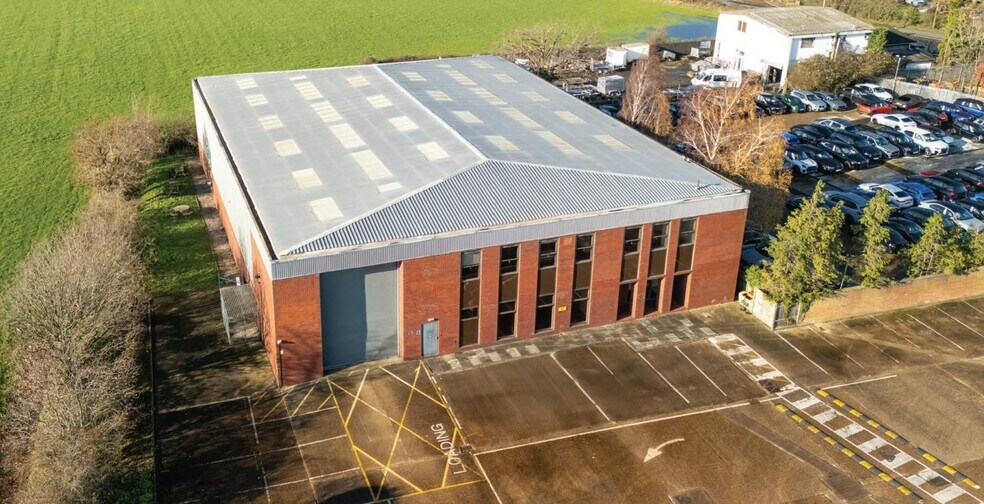 Old Brighton Rd, Lowfield Heath à louer - Photo du bâtiment - Image 1 de 7