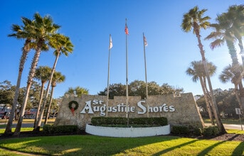 49 Shores Blvd, Saint Augustine, FL for sale Interior Photo- Image 2 of 50