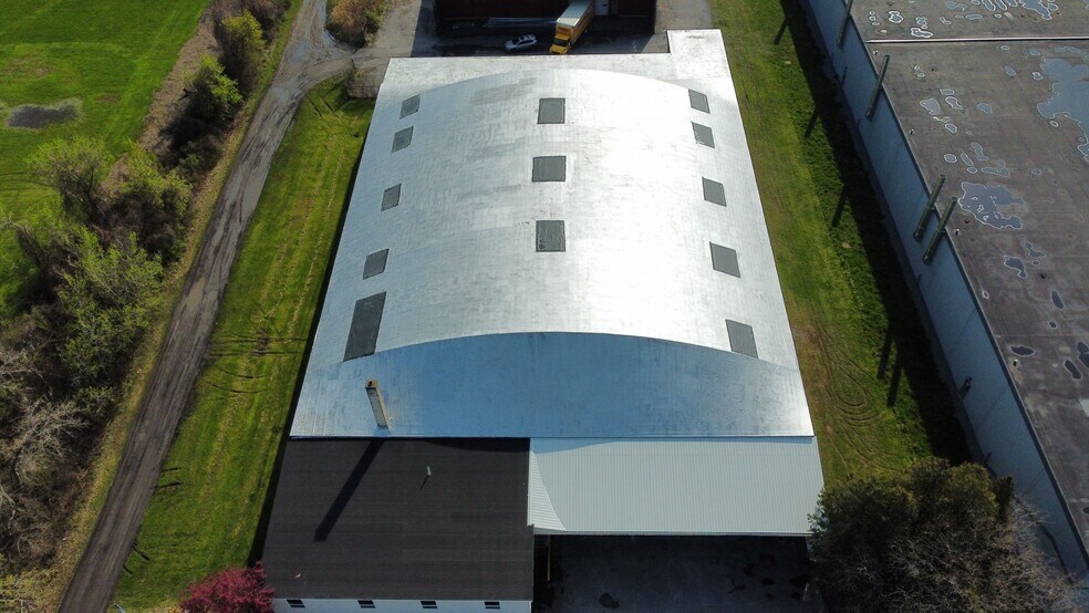 6403 Deere Rd, Syracuse, NY à vendre - Photo du bâtiment - Image 2 de 15