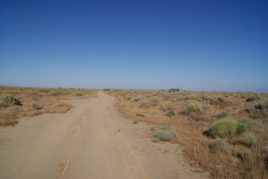 AVE A10 VIC 62 ST. St, Lancaster, CA à vendre - Photo du bâtiment - Image 2 de 5