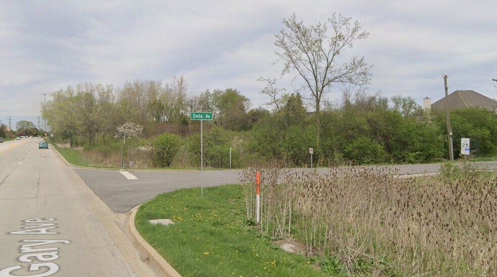 Della Ave, Carol Stream, IL à vendre - Photo du bâtiment - Image 2 de 3