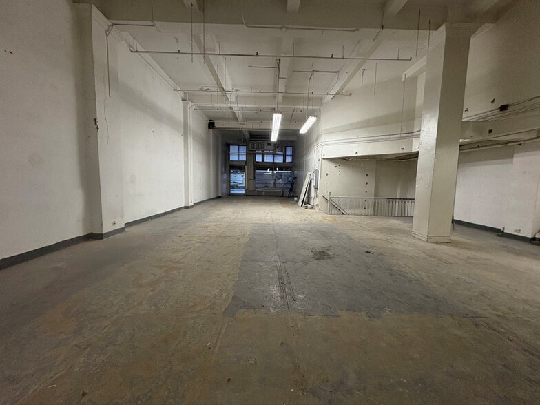 256 W 38th St, New York, NY for lease - Building Photo - Image 2 of 9