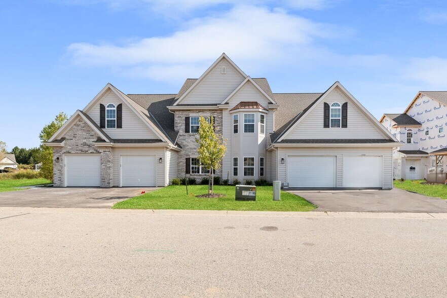 1850 Woodland Way, Slinger, WI à vendre - Photo du bâtiment - Image 1 de 2