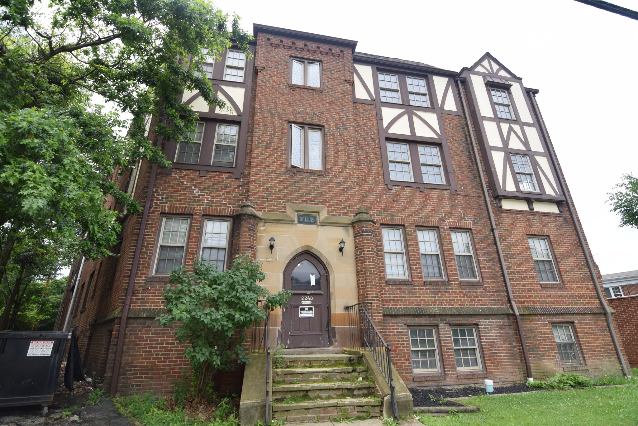 2260 Noble Rd, Cleveland Heights, OH à vendre Photo du bâtiment- Image 1 de 9