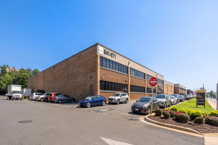 901-929 S Pickett St, Alexandria, VA à louer - Photo du bâtiment - Image 2 de 26