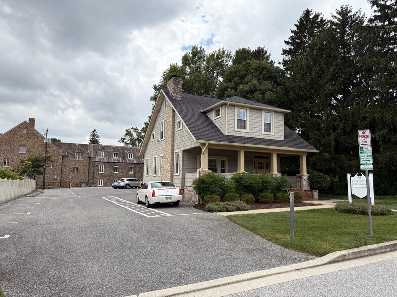 405 W Pennsylvania Ave, Towson, MD à louer - Photo du bâtiment - Image 2 de 4
