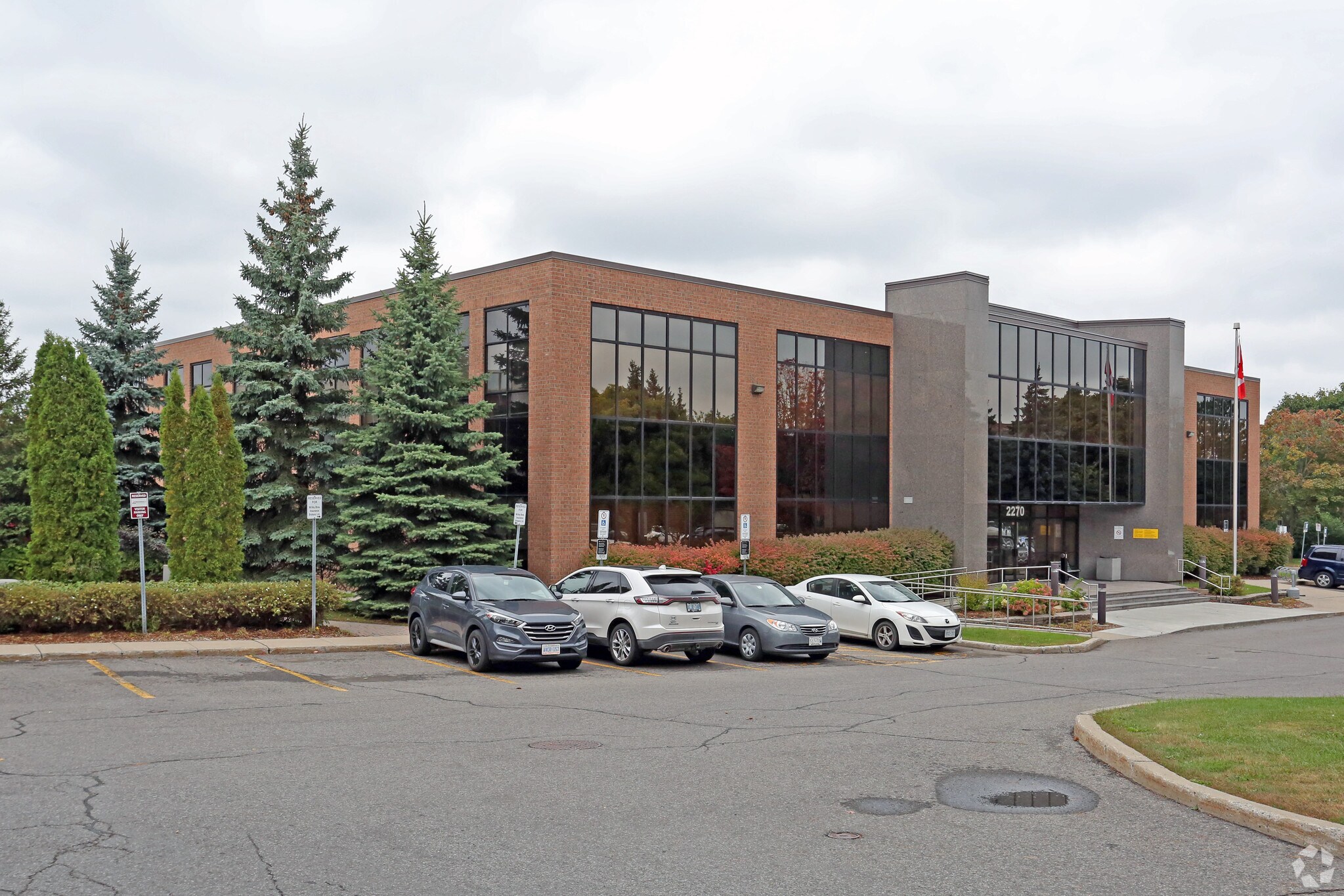 2270 St Laurent Blvd, Ottawa, ON à vendre Photo du bâtiment- Image 1 de 1