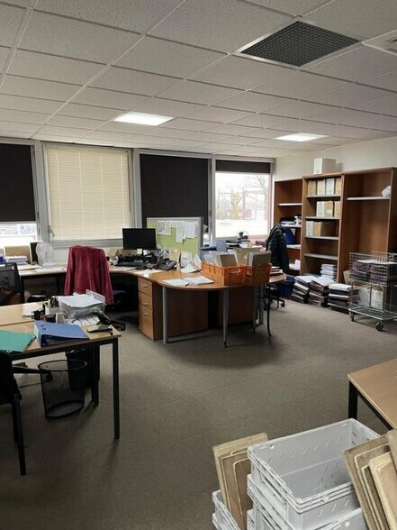Office in Gouesnou for lease - Interior Photo - Image 3 of 5